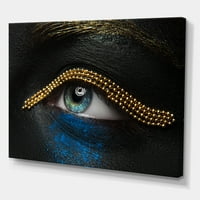 DesignArt 'Žene oči s crnom kožom sa zlatnim lancem' Moderni platno zidni umjetnički otisak